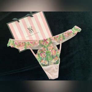 Victoria's Secret sz Large DREAM ANGELS Pink Floral Lily Shine Lace Thong Panty